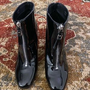 Tahari Sarah booties NWOT